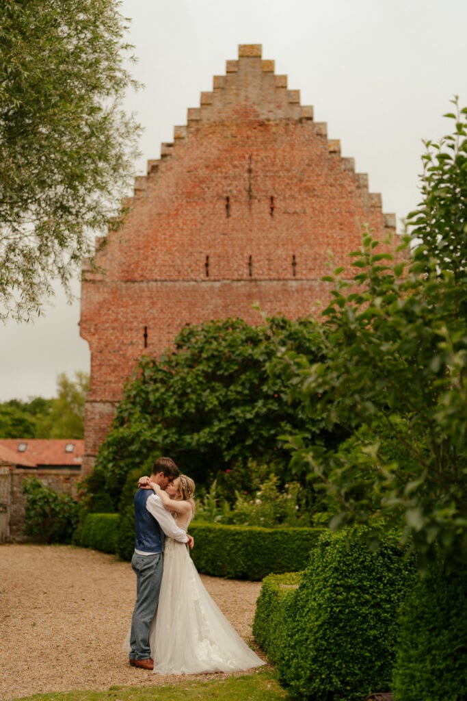 HALES HALL AND THE GREAT BARN WEDDING